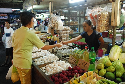 Harga Kebutuhan Naik, Masyarakat Mulai Atur Ulang Pengeluaran